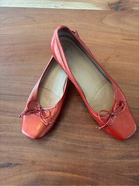 Women’s burnt pate t patent orange ballet flats. Vintage size 7. Bows. Delicate